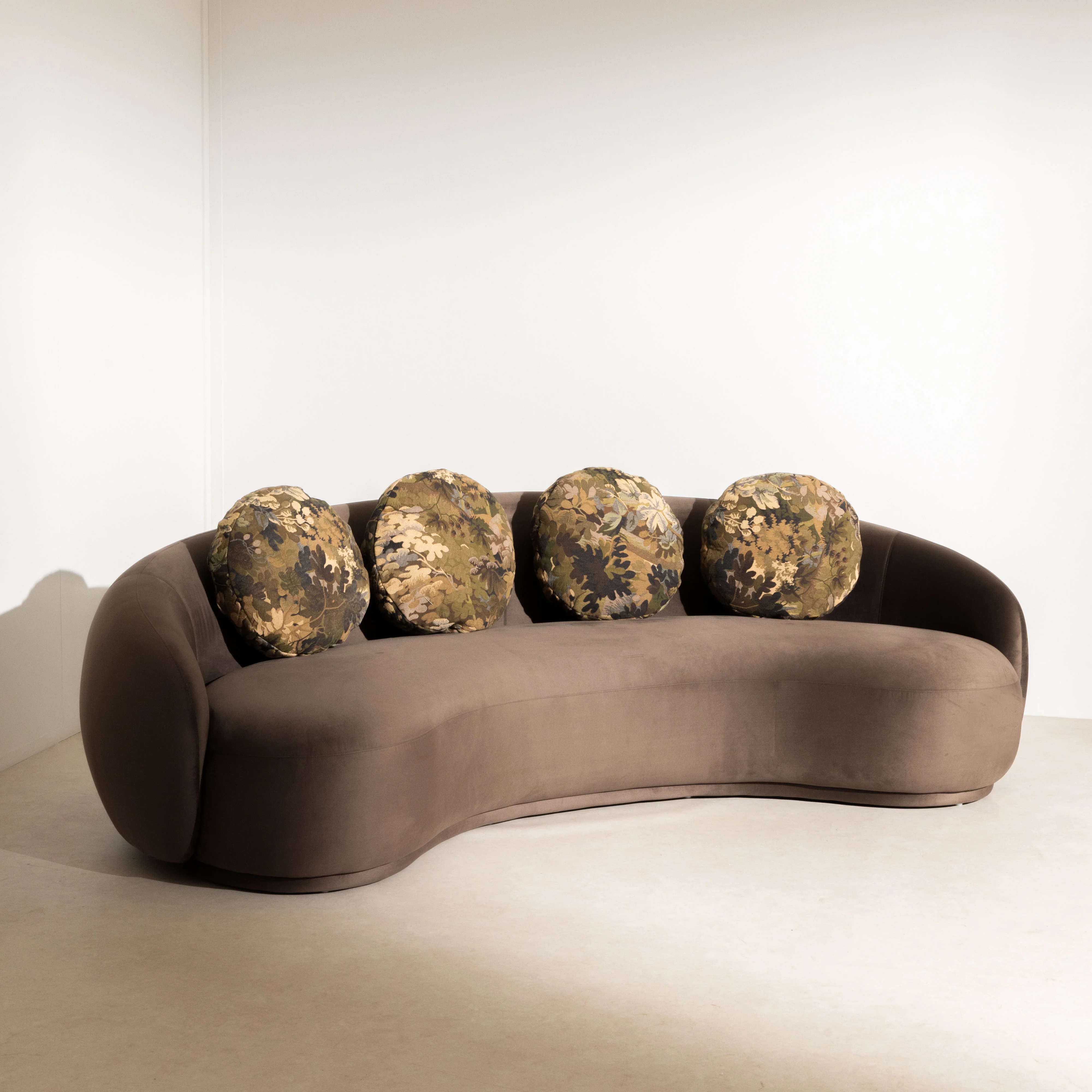 No.17 The Atelier Curved Sofa - Image 3