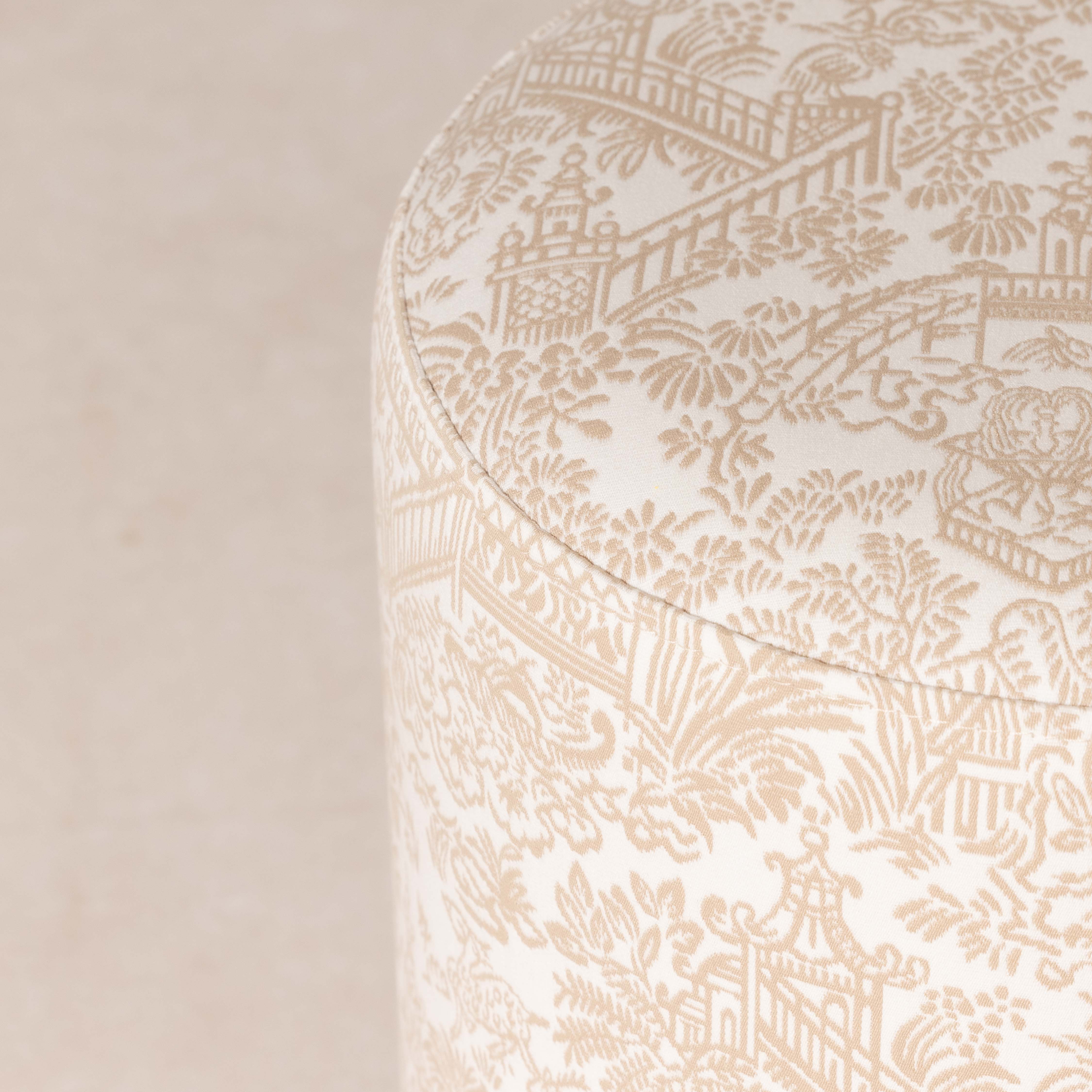 Pouffe with Ball Feet - Les Pagodes - Image 2